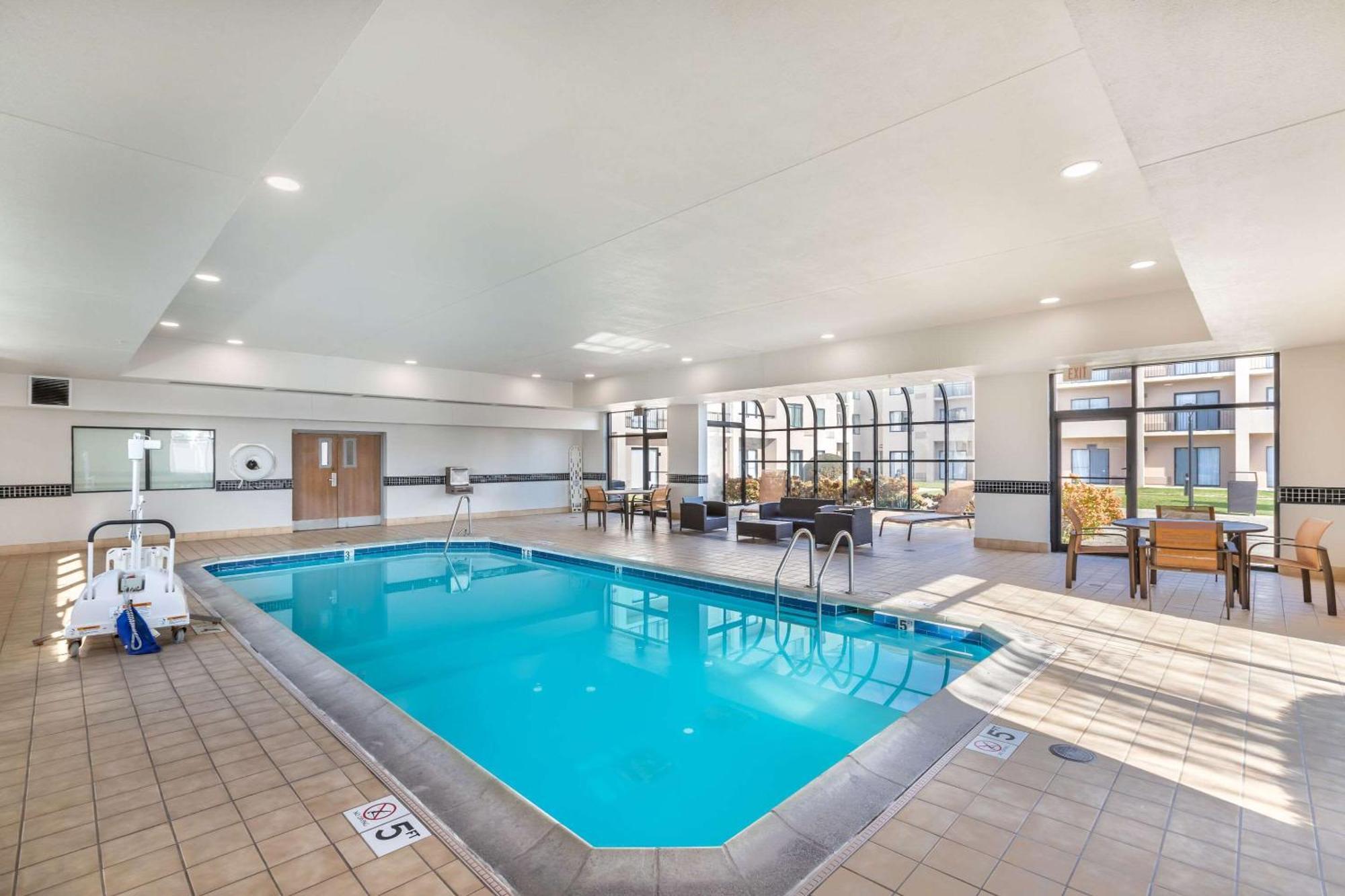 Comfort Inn & Suites Arlington Heights - Buffalo Grove Екстериор снимка