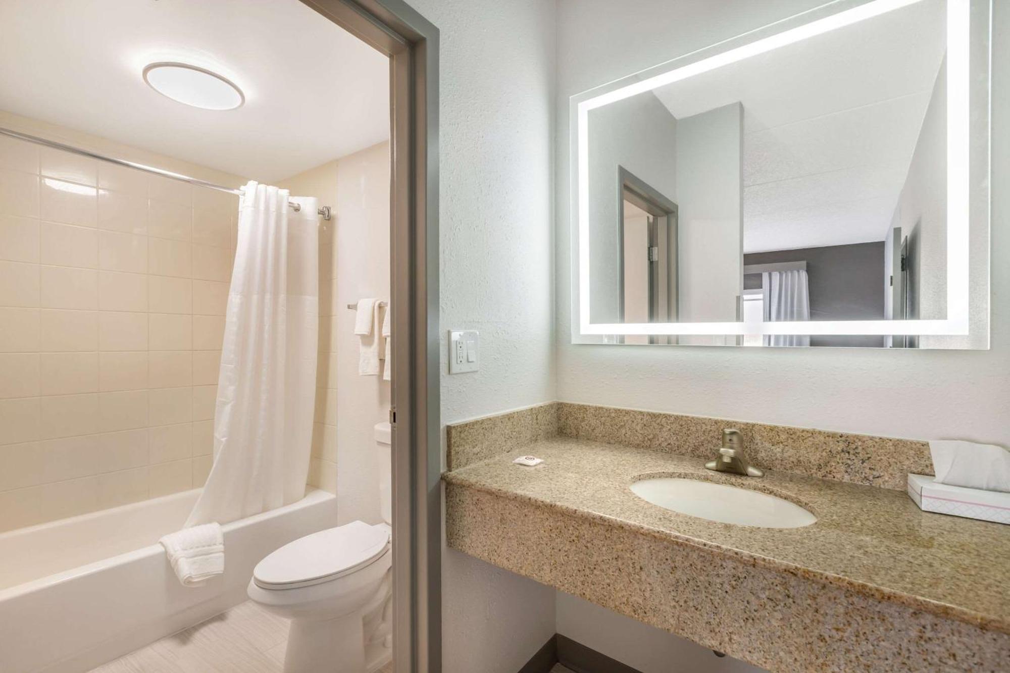 Comfort Inn & Suites Arlington Heights - Buffalo Grove Екстериор снимка