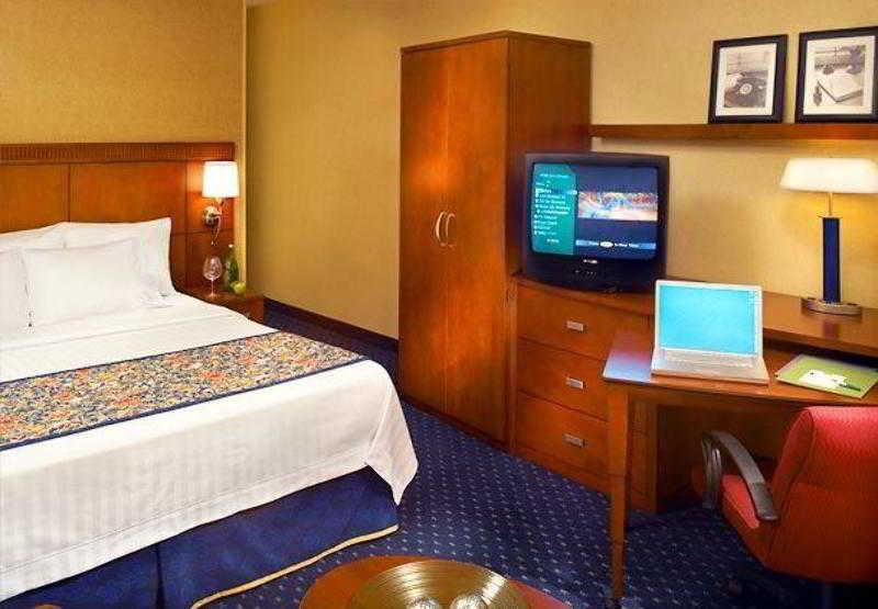 Comfort Inn & Suites Arlington Heights - Buffalo Grove Стая снимка